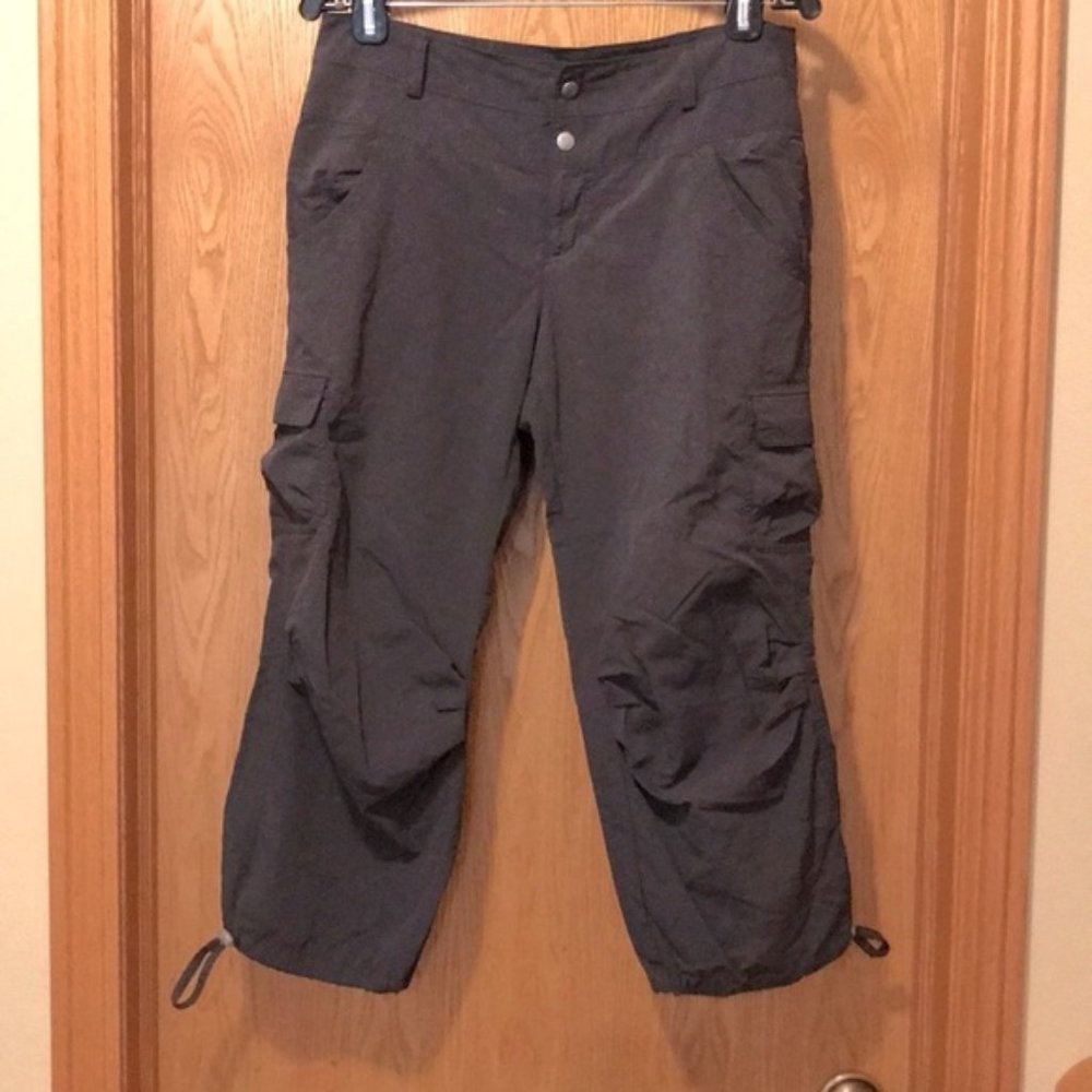 Lucy size 8 woven nylon cropped gray cargo Capri hike water utility pants EUC